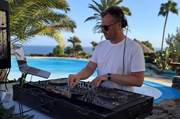 DJ Sönke Mansholt